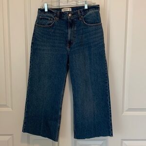 Abercrombie High Rise 90’s Relaxed Jean Size 10 Medium Raw Hem X-Short 30 READ